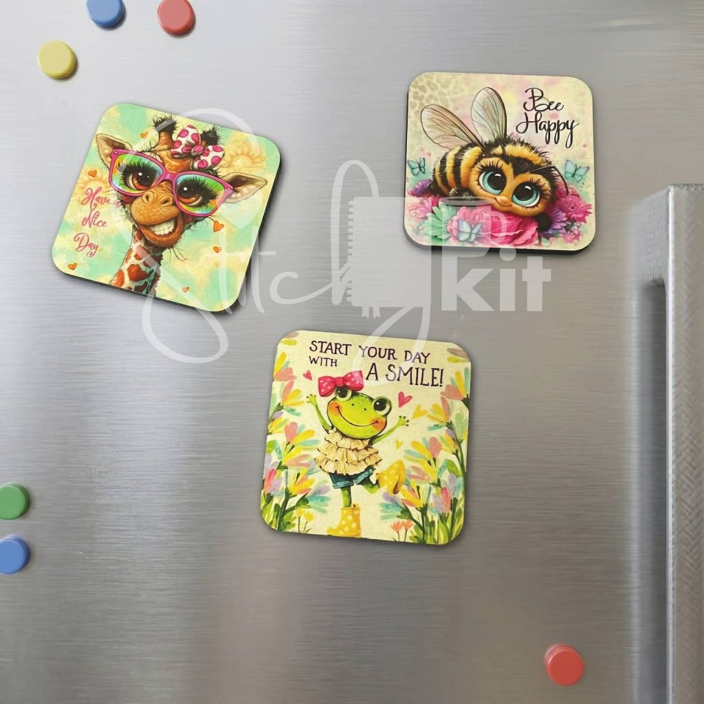 סט 3 מגנטים מרובעים לילדים על מקרר - ג'ירפה עם "Have a Nice Day", דבורה עם "Bee Happy", צפרדע עם "Start Your Day With A Smile"
